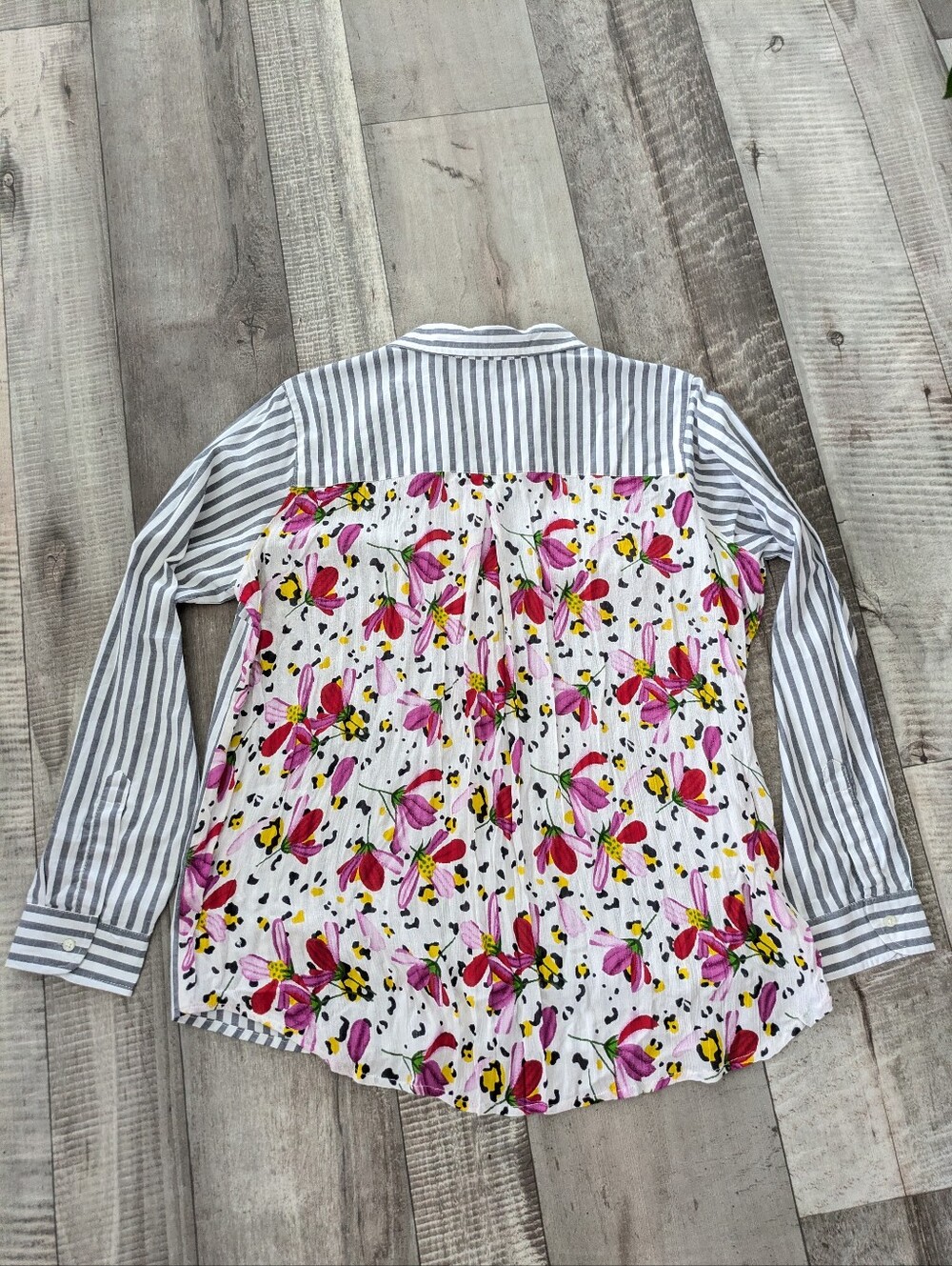 Tolani Collection striped button down blouse floral back Boho Mixed Media NWT L - Picture 3 of 8